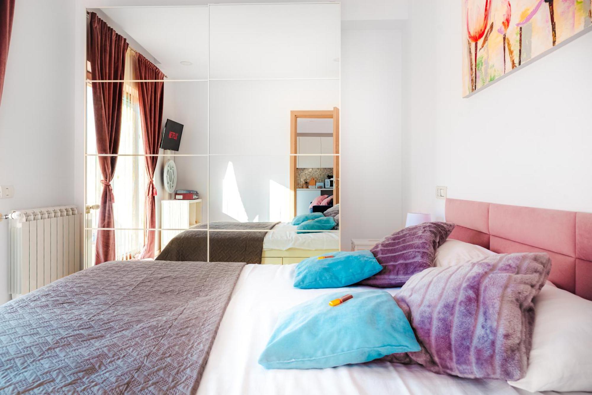 Downtown Apartment Boutique - Blue & Pink Bucharest Exterior photo