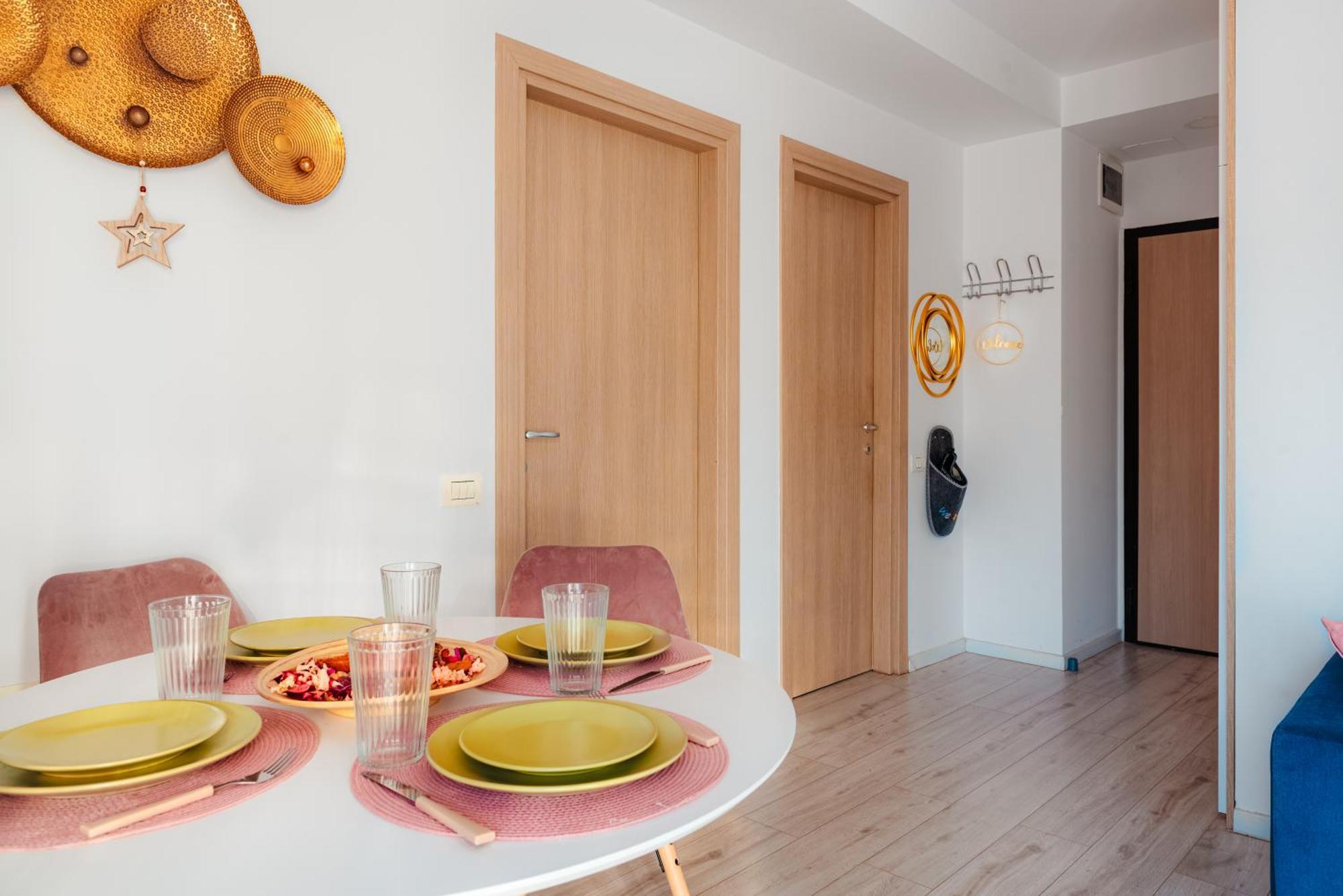 Downtown Apartment Boutique - Blue & Pink Bucharest Exterior photo